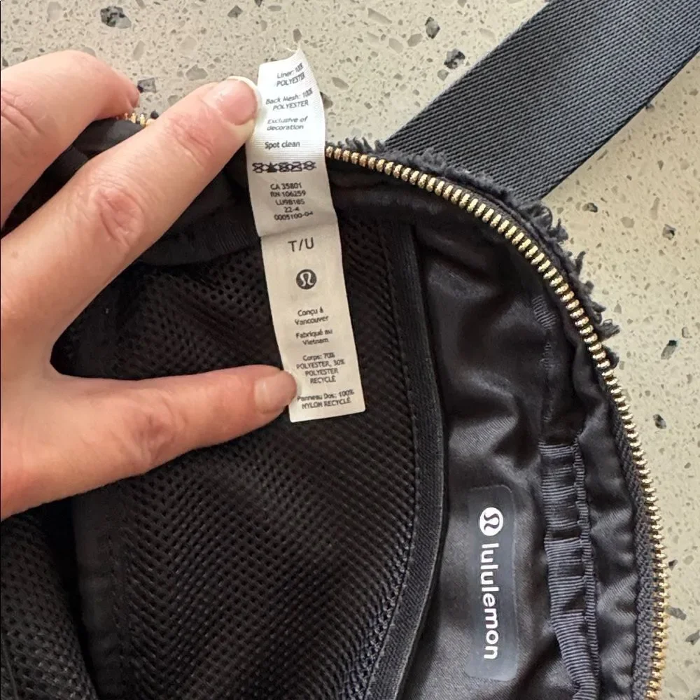 lululemon Everywhere Belt Bag Black Fleece Sherpa Gold Hardware Crossbody Casual